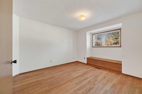 455 24 Avenue Ne, Calgary, AB - Indoor Photo Showing Other Room