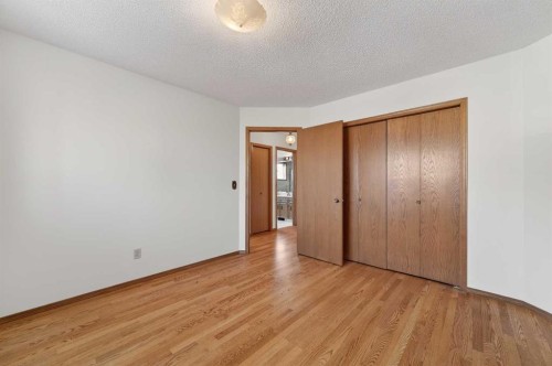 455 24 Avenue Ne, Calgary, AB - Indoor Photo Showing Other Room