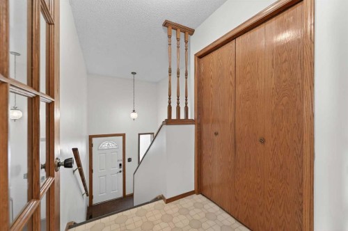 455 24 Avenue Ne, Calgary, AB - Indoor Photo Showing Other Room