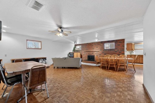 455 24 Avenue Ne, Calgary, AB - Indoor Photo Showing Dining Room