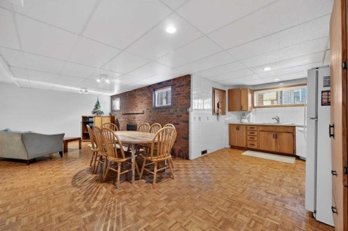 455 24 Avenue Ne, Calgary, AB - Indoor Photo Showing Other Room