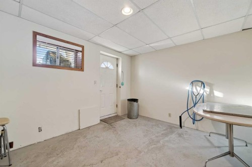 455 24 Avenue Ne, Calgary, AB - Indoor Photo Showing Other Room
