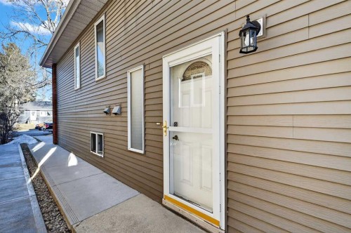 455 24 Avenue Ne, Calgary, AB - Outdoor With Exterior