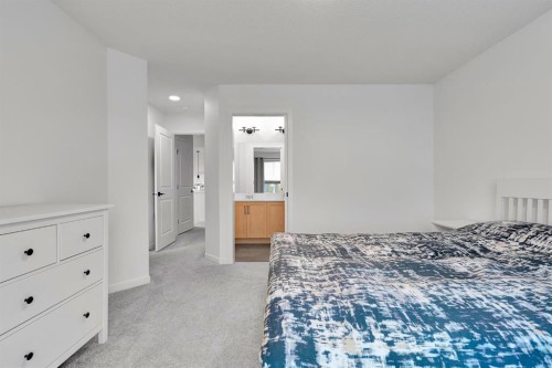179 Willow Place, Cochrane, AB - Indoor Photo Showing Bedroom