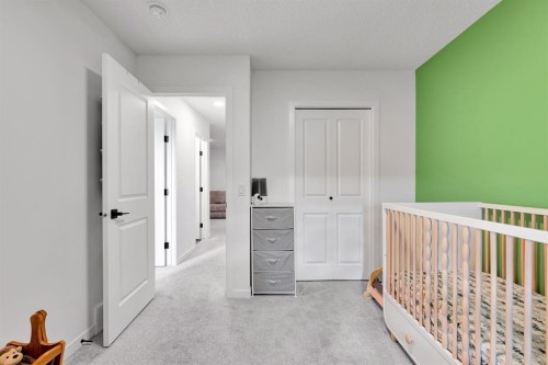 179 Willow Place, Cochrane, AB - Indoor Photo Showing Bedroom