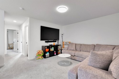 179 Willow Place, Cochrane, AB - Indoor Photo Showing Living Room