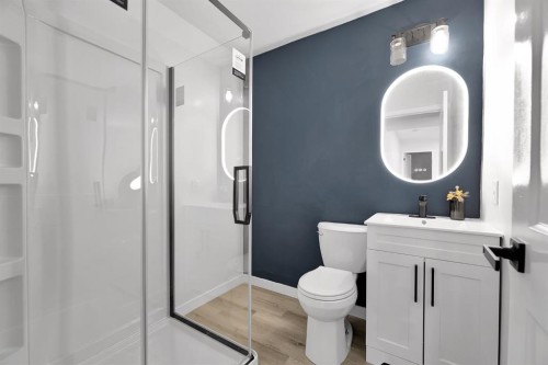 179 Willow Place, Cochrane, AB - Indoor Photo Showing Bathroom