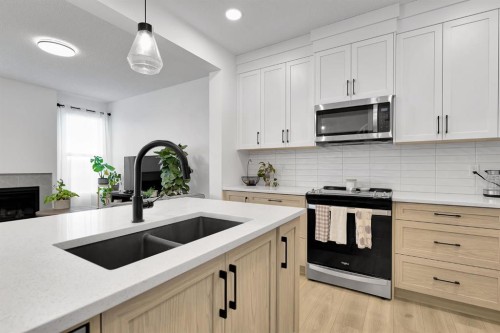 179 Willow Place, Cochrane, AB - Indoor Photo Showing Kitchen With Double Sink With Upgraded Kitchen