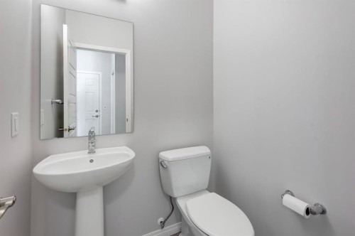 362 Wolf Creek Manor Se, Calgary, AB - Indoor Photo Showing Bathroom