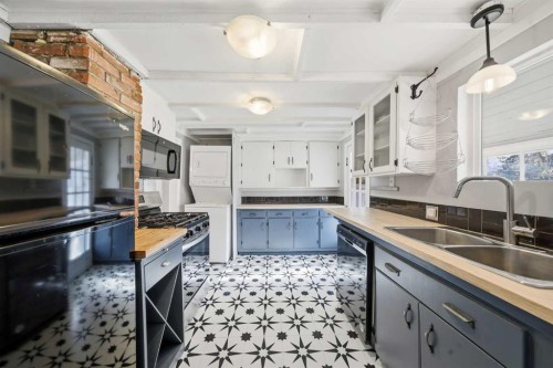 1529 27 Avenue Sw, Calgary, AB - Indoor Photo Showing Kitchen With Double Sink