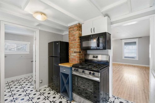 1529 27 Avenue Sw, Calgary, AB - Indoor Photo Showing Kitchen