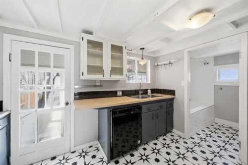 1529 27 Avenue Sw, Calgary, AB - Indoor