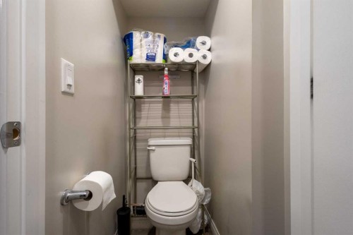 4612 Fortune Road Se, Calgary, AB - Indoor Photo Showing Bathroom