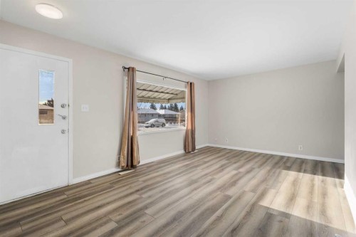 4612 Fortune Road Se, Calgary, AB - Indoor Photo Showing Other Room