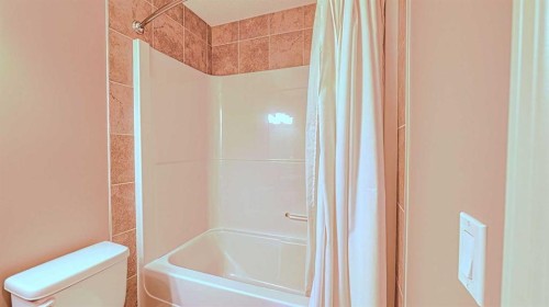 12 Legacy Gate Se, Calgary, AB - Indoor Photo Showing Bathroom