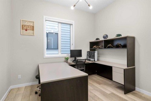 29 Magnolia Manor Se, Calgary, AB - Indoor