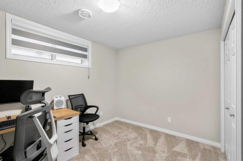 29 Magnolia Manor Se, Calgary, AB - Indoor Photo Showing Office