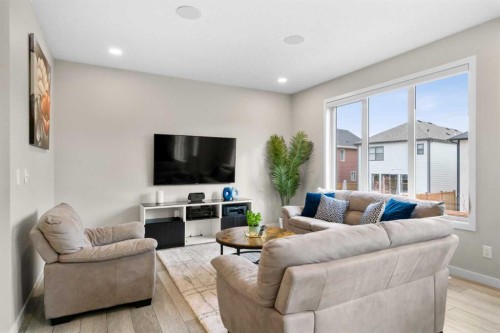 29 Magnolia Manor Se, Calgary, AB - Indoor Photo Showing Living Room