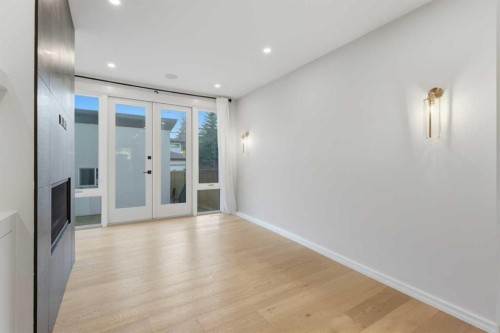 631 55 Avenue Sw, Calgary, AB - Indoor Photo Showing Other Room