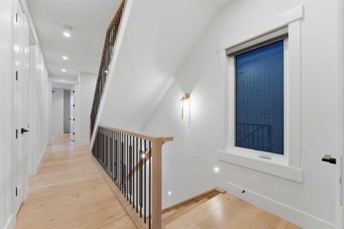 631 55 Avenue Sw, Calgary, AB - Indoor Photo Showing Other Room