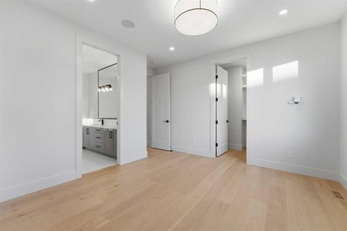 631 55 Avenue Sw, Calgary, AB - Indoor Photo Showing Other Room