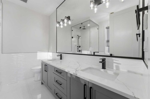 631 55 Avenue Sw, Calgary, AB - Indoor Photo Showing Bathroom