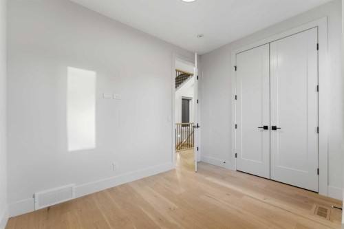 631 55 Avenue Sw, Calgary, AB - Indoor Photo Showing Other Room