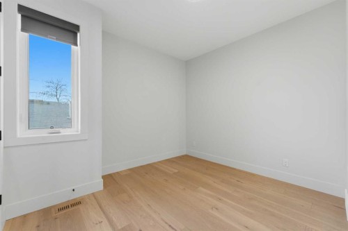 631 55 Avenue Sw, Calgary, AB - Indoor Photo Showing Other Room