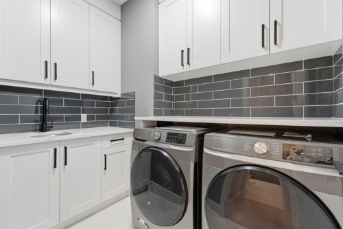 631 55 Avenue Sw, Calgary, AB - Indoor Photo Showing Laundry Room