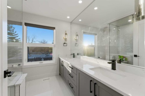 631 55 Avenue Sw, Calgary, AB - Indoor Photo Showing Bathroom