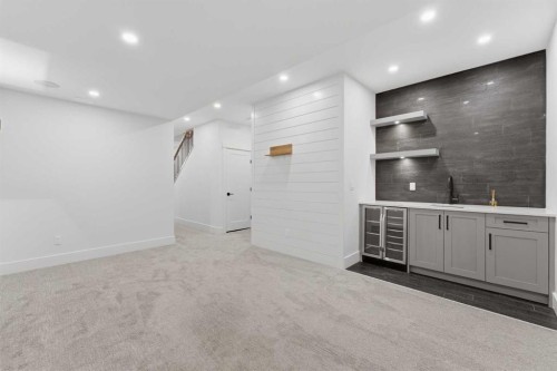 631 55 Avenue Sw, Calgary, AB - Indoor Photo Showing Other Room