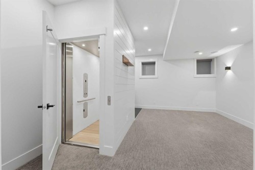 631 55 Avenue Sw, Calgary, AB - Indoor Photo Showing Other Room