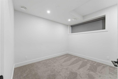 631 55 Avenue Sw, Calgary, AB - Indoor Photo Showing Other Room