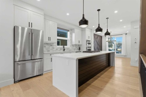631 55 Avenue Sw, Calgary, AB - Indoor Photo Showing Kitchen With Upgraded Kitchen