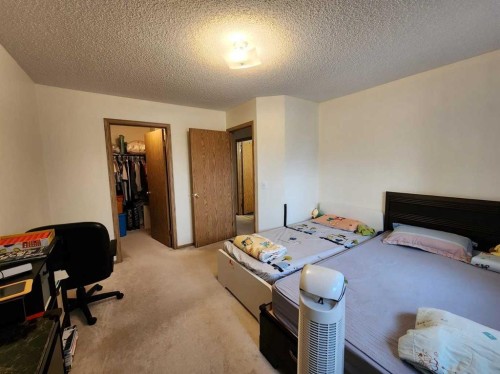 9 Country Hills Rise Nw, Calgary, AB - Indoor Photo Showing Bedroom