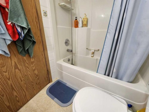 9 Country Hills Rise Nw, Calgary, AB - Indoor Photo Showing Bathroom