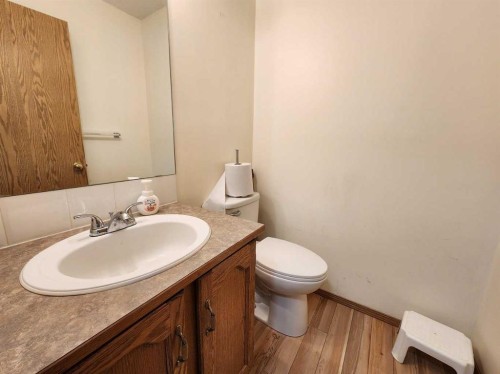 9 Country Hills Rise Nw, Calgary, AB - Indoor Photo Showing Bathroom