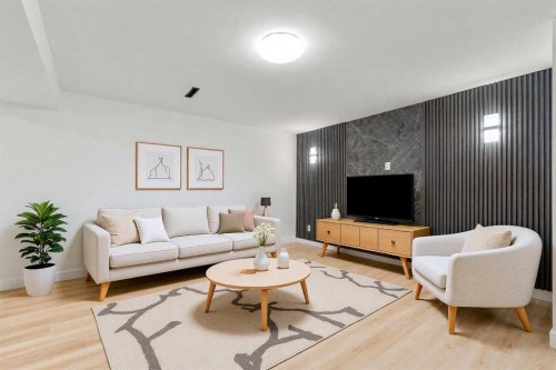 4720 Fordham Crescent Se, Calgary, AB - Indoor Photo Showing Living Room
