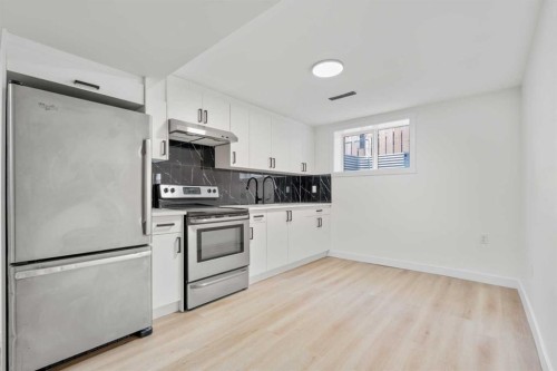4720 Fordham Crescent Se, Calgary, AB - Indoor Photo Showing Kitchen