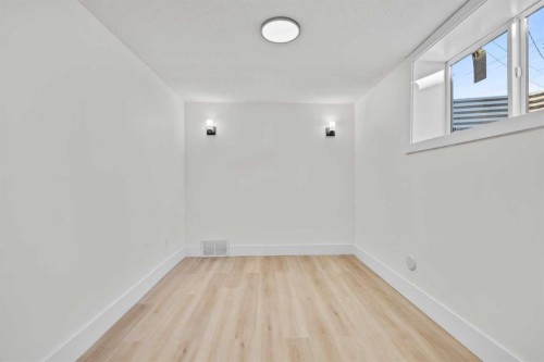 4720 Fordham Crescent Se, Calgary, AB - Indoor Photo Showing Other Room