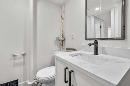 4720 Fordham Crescent Se, Calgary, AB - Indoor Photo Showing Bathroom