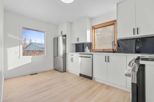 4720 Fordham Crescent Se, Calgary, AB - Indoor Photo Showing Kitchen