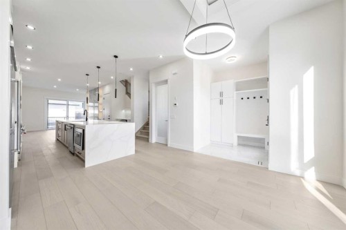 1417 42 Street Sw, Calgary, AB - Indoor