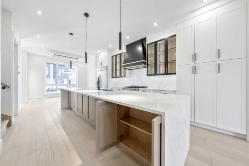 1417 42 Street Sw, Calgary, AB - Indoor Photo Showing Kitchen With Upgraded Kitchen