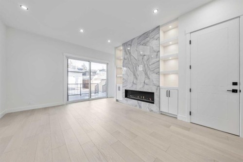 1417 42 Street Sw, Calgary, AB - Indoor With Fireplace