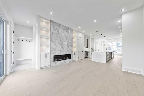 1417 42 Street Sw, Calgary, AB - Indoor With Fireplace