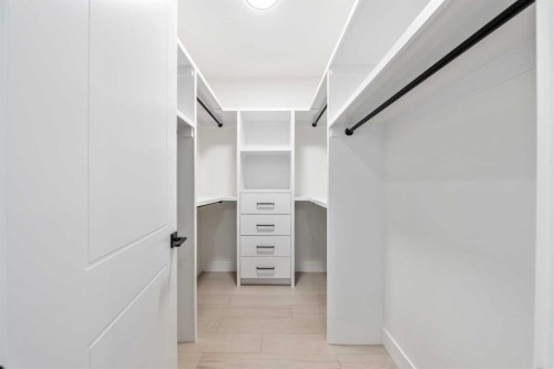 1417 42 Street Sw, Calgary, AB - Indoor Photo Showing Other Room