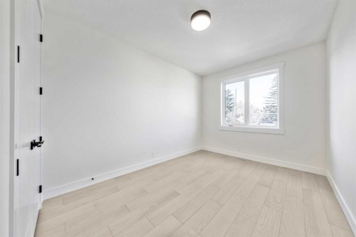 1417 42 Street Sw, Calgary, AB - Indoor Photo Showing Other Room