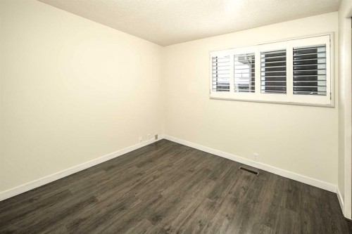 4712 Vegas Road Nw, Calgary, AB - Indoor Photo Showing Other Room