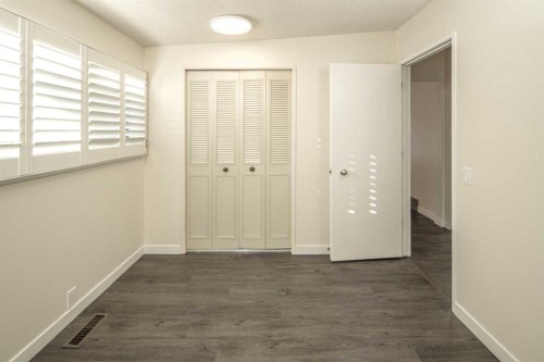 4712 Vegas Road Nw, Calgary, AB - Indoor Photo Showing Other Room